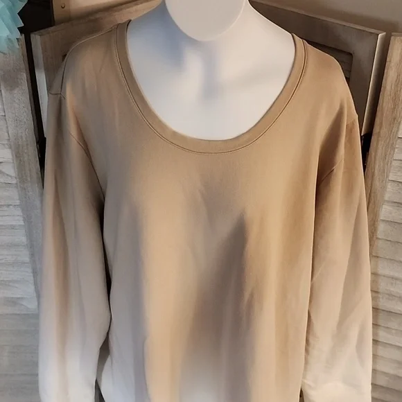 d & Co. Brand womans sweatshirt - Picture 2 of 7